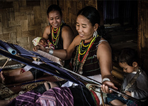 Karenni refugee women weavers